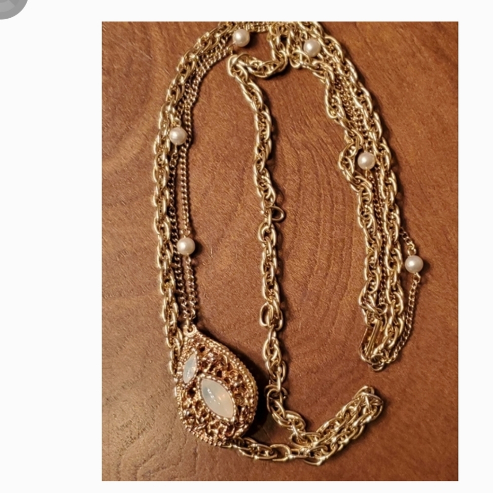 24" Gold Tone Double Chain Link w/ Pearl and Large Tear Shape Pendant Ne…